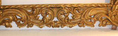 null EXCEPTIONNEL CADRE BAROQUE Très grand cadre baroque en bois sculpté et doré....