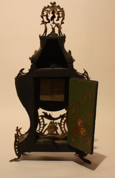 null CARTEL D'APPLIQUE De forme violonée, reposant sur son cul-de-lampe, en bronze...