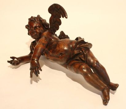 null UNE PAIRE D'ANGES En noyer sculpté. Allemagne XVIIIème siècle. H: 85 cm