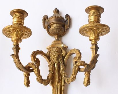 null PAIRE D'APPLIQUES LOUIS XVI En bronze doré, à deux bras de lumière, fût à masque...
