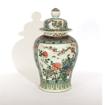 null A CHINESE PORCELAIN COVERED BALUSTER VASE

Decorated with a couple of birds...