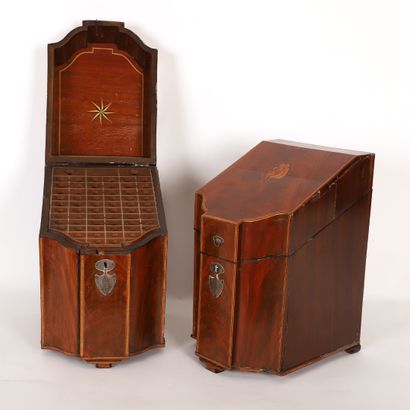 null PAIR OF VENEER CUTLERY BOXES

Decorated in marquetry with a shell on the top...