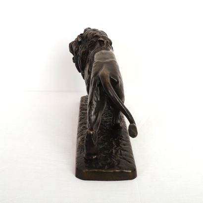 null BRONZE "ROI DES ANIMAUX" de VIDAL (XIXe)

Bronze à patine noire

Signé sur la...