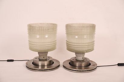null 
PAIR OF TABLE LAMPS WITH INDUSTRIAL DESIGN




Foot in brake disc and cylindrical...