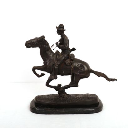 null DECORATIVE BRONZE "AMERICAN RIDER" copy of Frederic REMINGTON (1861-1909)

Bronze...