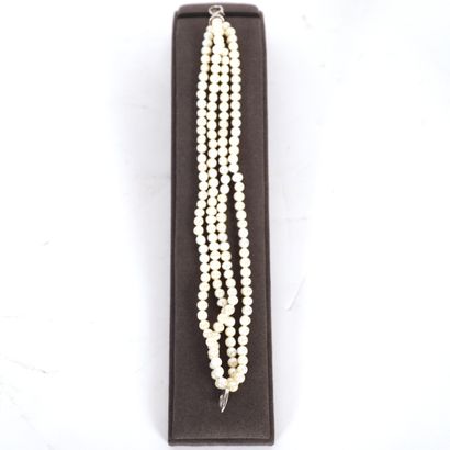 null PEARL BRACELET 4 ROWS

Heart shaped clasp

Diameter: 3 mm approx.