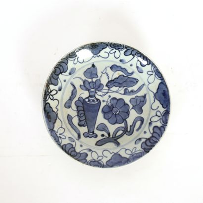 BLUE AND WHITE PORCELAIN PLATE 
Late 19th...