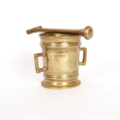 null ANTIQUE BRONZE MORTAR WITH TWO HANDLES

With its pestle with a T-shaped handle

H...