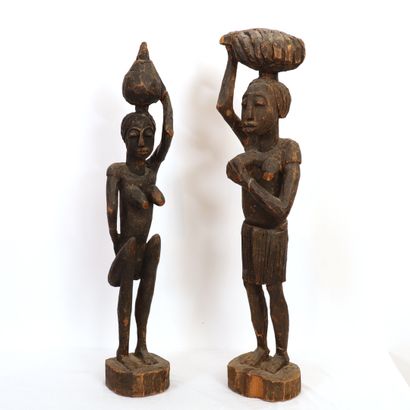 null STATUES "AFRICAN WOMEN" in carved wood

20th

H : 86 and 84 cm

Accidents