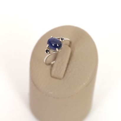 WHITE GOLD RING WITH THREE SAPPHIRES 
Ring...