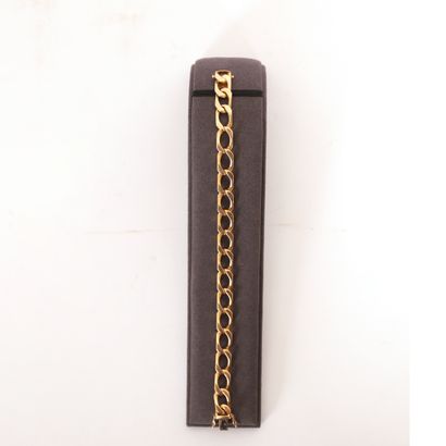 GOLD BRACELET WITH LARGE MESH

L : 22 cm

Weight...