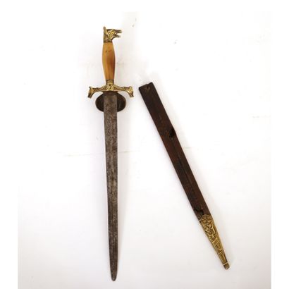 null HUNTING DAGGER IN BRONZE, BRASS AND HORN

Pommel and hilt with dogs' heads decorated...