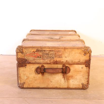 null TRAVEL TRUNK "TO THE CARNIVAL OF VENICE

Leather, wood, metal, nails

Equipped...