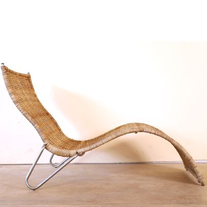 null PAIR OF "WAVE" WICKER LOUNGERS

Metal frame

1970's

Height : 82 cm

Diagonal:...