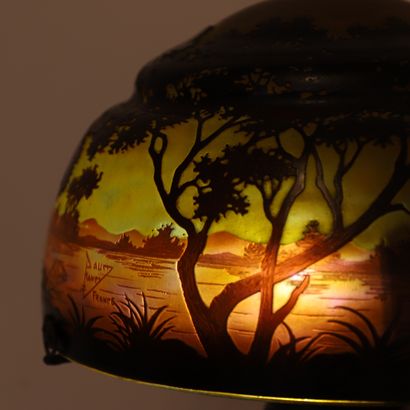 null GRANDE LAMPE ART NOUVEAU "PAYSAGE LACUSTRE AU COUCHER DE SOLEIL" par DAUM NANCY

Verre...