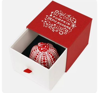 null SCULPTURE "RED PUMPKIN" by Yayoi KUSAMA (born 1929)

Resin. 

H : 9,5 cm, diam...