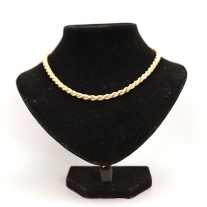 null NECKLACE "TORSADE" IN GOLD

L : 44 cm

Weight : 23 grs