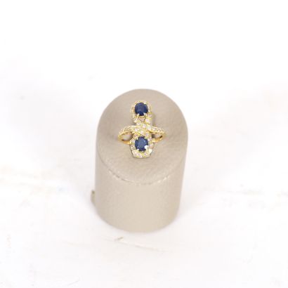 null GOLD RING WITH SAPPHIRES YOU AND ME 

Yellow gold ring set with 2 sapphires...