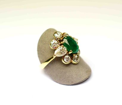 null Yellow gold ring centered with an oval emerald, probably Colombia with intense...