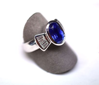 null White gold ring centered in close of a NATURAL BIRMAN NON HEATED oval sapphire...