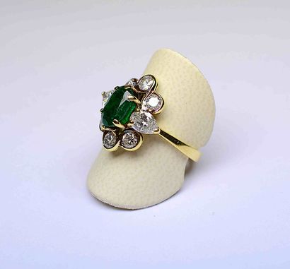 null Yellow gold ring centered with an oval emerald, probably Colombia with intense...