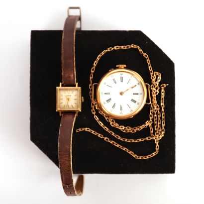 null LOT OF TWO YELLOW GOLD WATCHES

-Jaeger for lady of square format

-Pocket watch,...