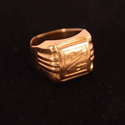 null ART DECO SIGNET RING IN YELLOW GOLD

Tdd : 57

Pb : 6,5 grs