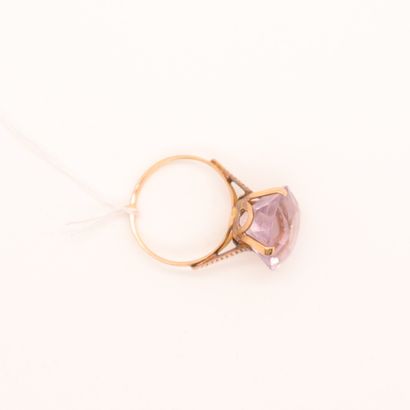 null YELLOW GOLD RING WITH A PINK STONE

Tdd : 54

Pb : 4,6 grs