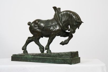 null BRONZE "CHEVAL DE TRAIT" de Raymond de MEESTER (1904-1995)

En bronze patiné...
