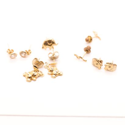 SET OF 4 PAIRS OF YELLOW GOLD EARRINGS

In...