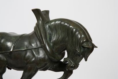 null BRONZE "CHEVAL DE TRAIT" de Raymond de MEESTER (1904-1995)

En bronze patiné...