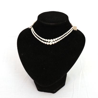 null LOT OF 6 CULTURED PEARL JEWELRY

Composed of 5 necklaces including 3 necklaces...