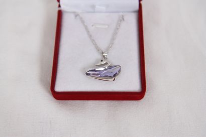 null PENDENTIF "CYGNE" SWAROSKY

En pierre violette et métal argenté. Avec chain...