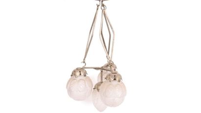 null CHANDELIER "BALLS" 4 LIGHTS 1930

Composed of 3 globes "balls" and 1 globe in...