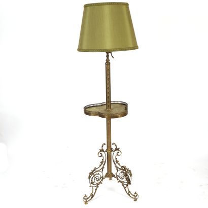 null BRONZE AND ONYX LIVING ROOM LAMP

Tri-lobed tray at mid-height, tripod base

H...