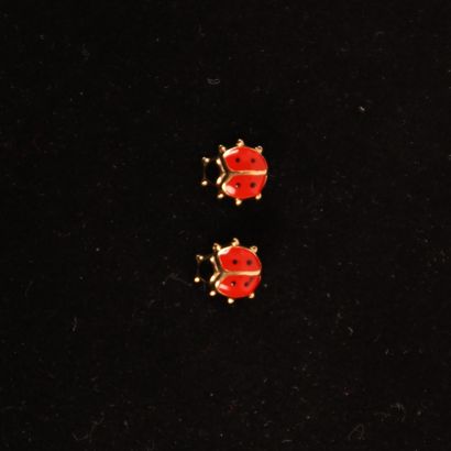 null PAIR OF EARRINGS "'COCCINELLE" IN YELLOW GOLD

Enhanced with red and black

Pb...