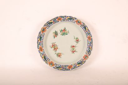 null HOLLOW DISH IN CHINA PORCELAIN

Decorated with fruits and a floral frieze on...