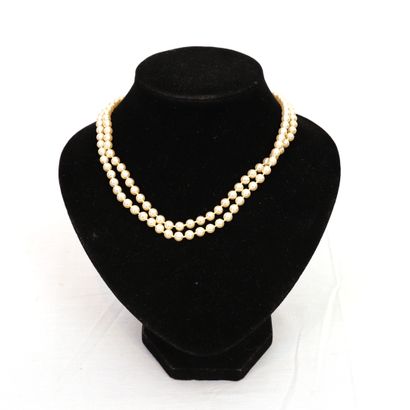 null LOT OF 6 CULTURED PEARL JEWELRY

Composed of 5 necklaces including 3 necklaces...