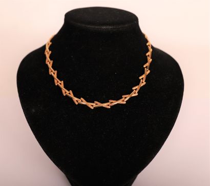 null CHOKER NECKLACE

Necklace in gold metal with the initials TL

L : 42 cm