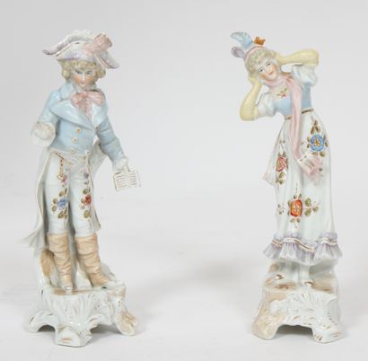 null PAIR OF PORCELAIN STATUETTES

In polychrome porcelain representing a couple...