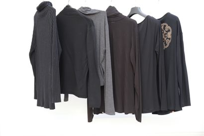 null Set of 6 clothes including:

-black turtleneck sweater

-black cashmere space...