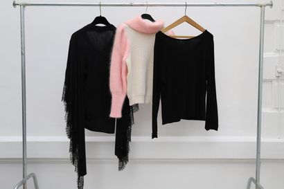 null Lot of 3 clothes including:

-black ruffled top, You

-pink and cream sweater

V-neck...