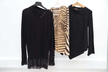 null Set of 3 clothes including:

-black tunic with buttonhole

-Isadora Paris tiger...