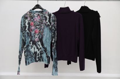 null Lot of 3 clothes including :

-flower and spotted sweater, t3

-purple sweater,...
