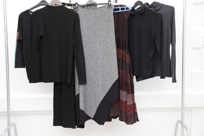 null Lot of 7 clothes including :

-Indian" top Color block M/L

-black long sleeve...