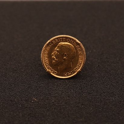null COIN RING "GEORGES V" IN YELLOW GOLD 

Currency of 1911

Tdd : 53,5

Pb : 12,8...