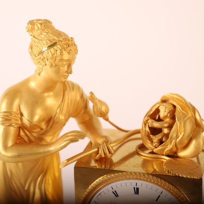null BEAUTIFUL CLOCK RESTORATION "ALLEGORY OF THE BIRTH OF THE DUKE OF BORDEAUX

In...