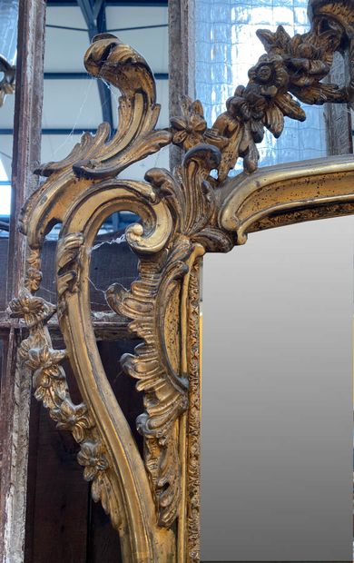 null IMPORTANT MIRROR IN THE LOUIS XV STYLE

Gilded wood, molded and carved with...