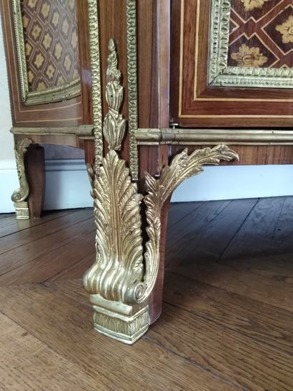 null COMMODE IN THE LOUIS XVI STYLE, MODEL OF THE ROOM OF MARIE-ANTOINETTE IN VERSAILLES...
