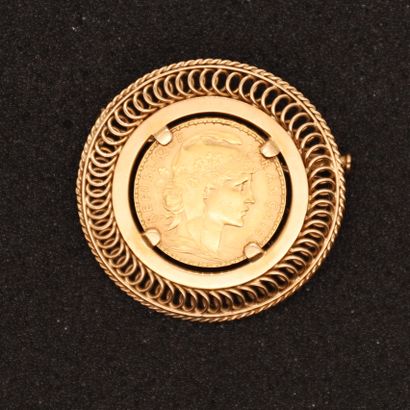COIN BROOCH IN YELLOW GOLD

Coin of 20 Frs...